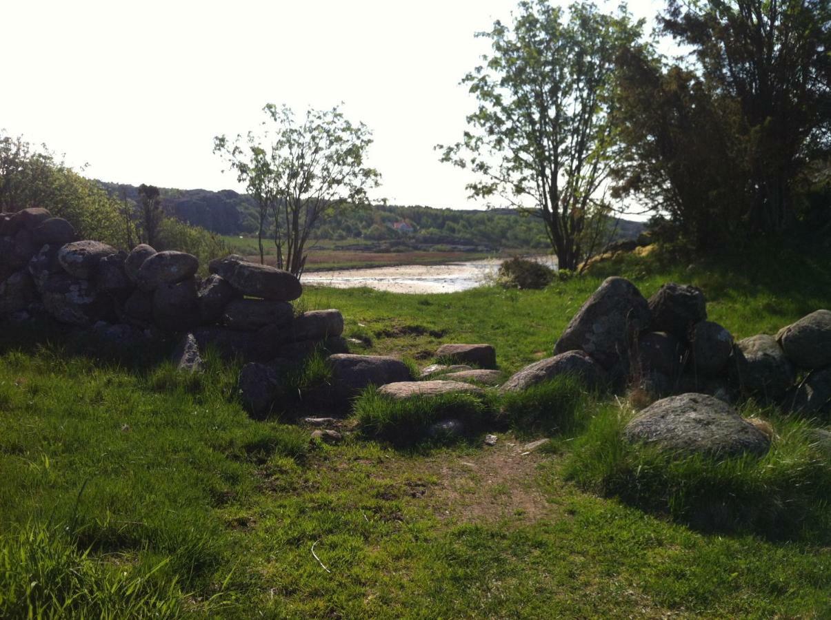 Saby Stuga I Naturskoent Omrade Pa Vaestra Tjoern מראה חיצוני תמונה